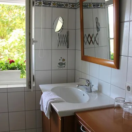 Gaestehaus Stoehr - Ihre Mit Grossem Garten Und Direktem Seezugang Apartment Ohningen